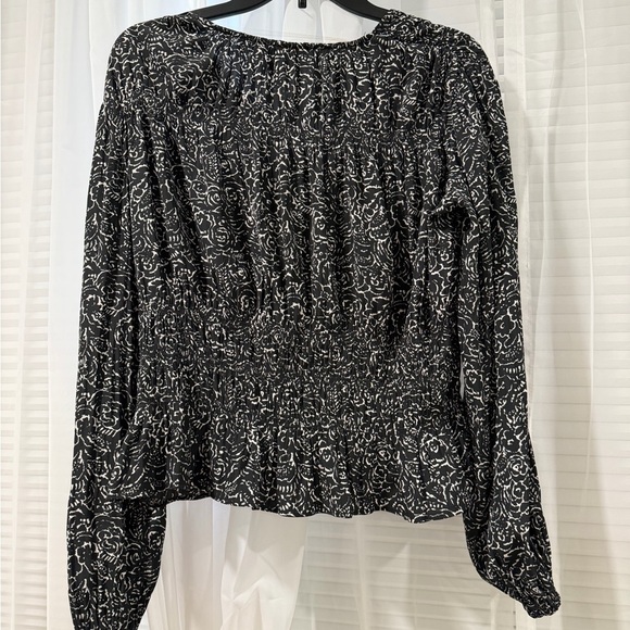 Universal Thread Black and White Patterned Blouse - Picture 4 of 4